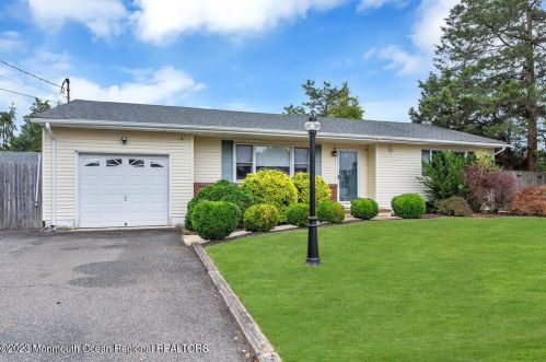 415 Seaward Pl, Lacey, NJ 08731-2837