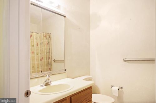 25 Meadowwood Ct, Columbus NJ 08022-1026 exterior