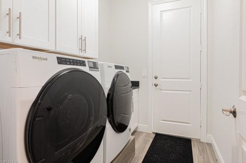 2883 6 St, Naples FL 34120-1331 exterior