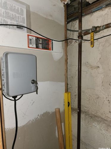 139 Buscher Ave, Valley Stream NY 11580-5204 exterior