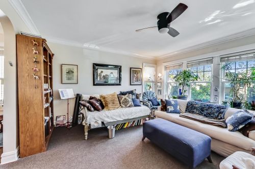 2836 Lunt Ave, Chicago IL 60645-2917 exterior