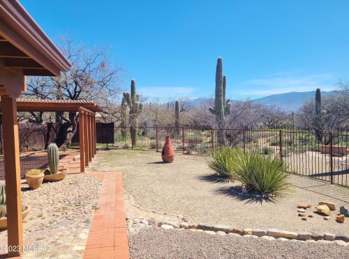 11364 Prince Rd, Tucson AZ 85705-3025 exterior