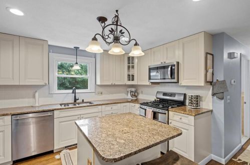 36 Mulberry Cir, Providence RI 02919-2534 exterior