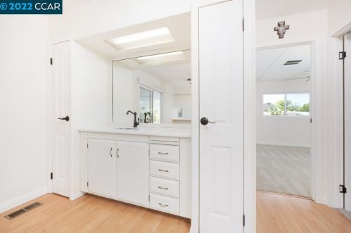 2081 Dalis Dr, Concord CA 94520-5423 exterior