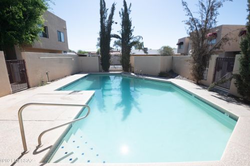 124 Pastime Rd, Tucson AZ 85705-3399 exterior