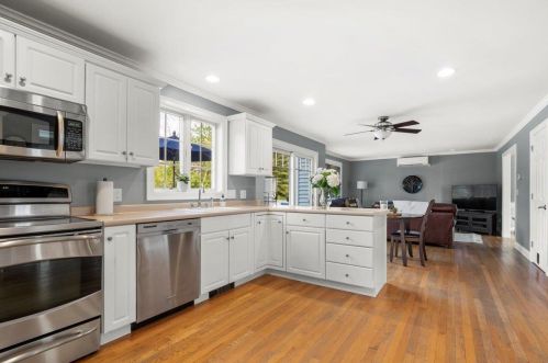 29 Hubbard Rd, Dover NH 03820-4273 exterior