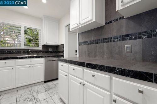 372 Camelback Rd, Concord CA  94523-1357 exterior