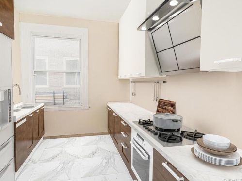 1923 Hennessy Pl, Bronx NY 10453-2910 exterior