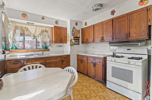 7733 Hamilton Ave, Chicago IL 60618-3917 exterior