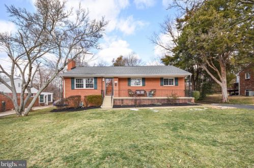 3010 Marl Pat Dr, Alexandria, VA 22310-2219