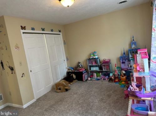 381 Thornhill Dr, Hanover PA  17331-7976 exterior