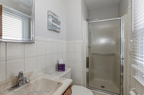 320 Elizabeth Ave, Point Pleasant Beach NJ 08742-4133 exterior