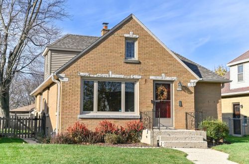 3767 77th St, Milwaukee, WI 53220-1623