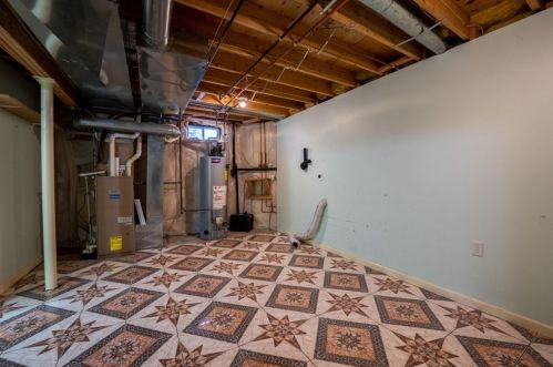 29 Pocantico Ave, Springfield MA 01109-1463 exterior