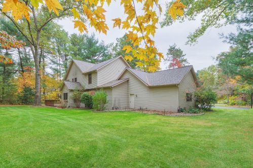 27526 Rolling Pines Ct, Lawton MI 49065-8601 exterior