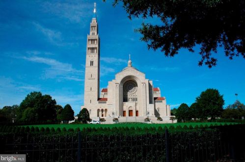 4201 Cathedral Ave, Washington DC  20016-4901 exterior