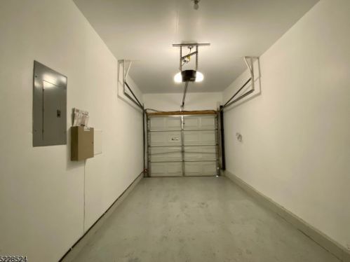 810 Donato Cir, Scotch Plains NJ 07076-1072 exterior