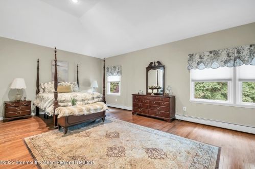 15 Farrell Dr, Middletown NJ 07748-3210 exterior