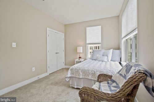 900 King Farm Blvd, Rockville MD  20850-6610 exterior