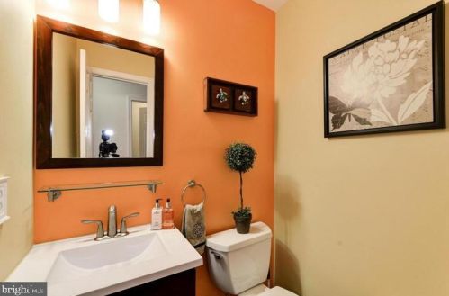 7550 Heatherton Ln, Rockville MD  20854-3221 exterior