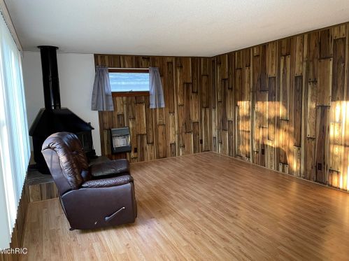 2087 Whitehall Rd, Meskegon MI 49445-1043 exterior