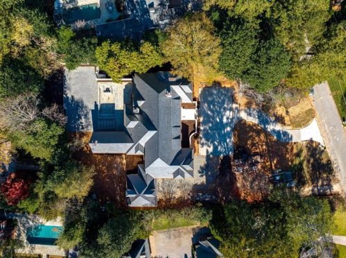 3364 Knollwood Dr, Atlanta GA 30305-1022 exterior