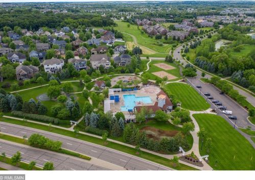 1710 Bluewater Ln, Saint Paul MN 55129-6236 exterior