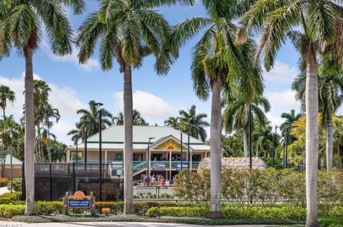 515 Yucca Rd, Naples FL 34102-5164 exterior