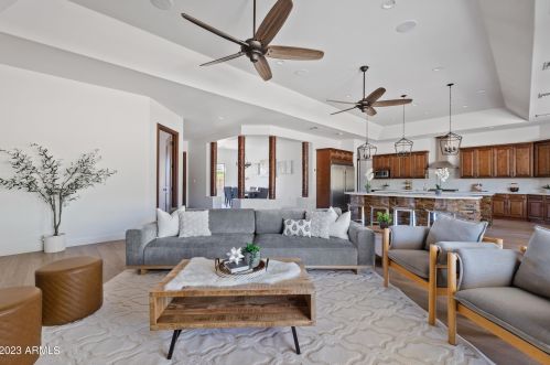 36648 27th Ave, Phoenix AZ 85086-8747 exterior