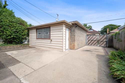 8013 Blackstone Ave, Chicago, IL 60619-4614