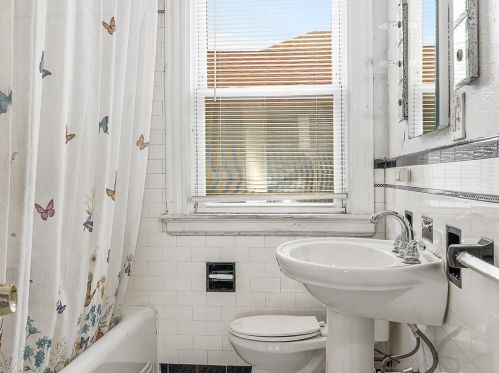 535 Manton Ave, Providence RI 02909-5616 exterior