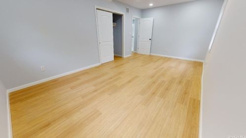 59 20 St, Huntington Station NY 11746-3202 exterior