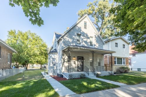 8542 Oglesby Ave, Chicago IL 60617-5251 exterior