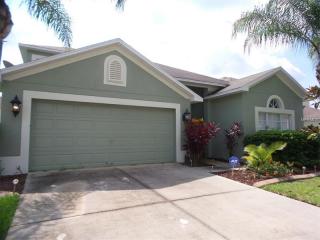 8221 Canterbury Lake Blvd, Tampa FL  33619-6671 exterior