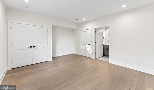 1327 Mayflower Dr, Mc Lean VA 22101-3405 exterior