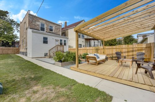 2823 Ridgeway Ave, Chicago IL 60625-6006 exterior