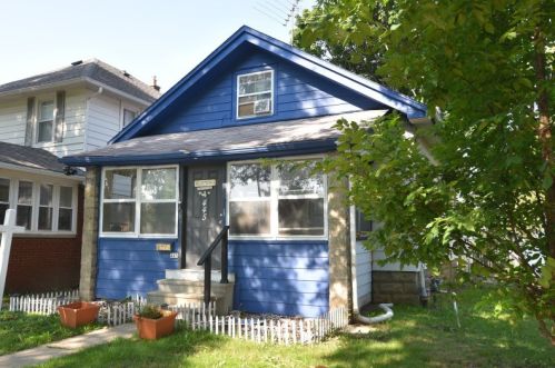 445 75th St, Milwaukee WI  53213-3521 exterior