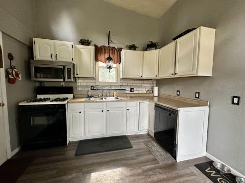 14544 Day Rd, Mishawaka, IN 46545-4523