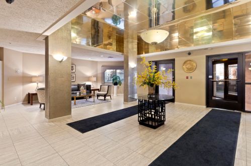 1633 Prospect Ave, Milwaukee WI  53202-2494 exterior