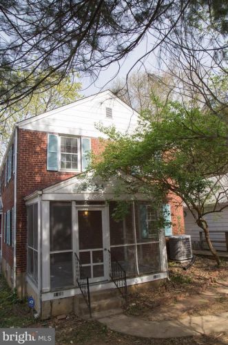 5824 Monticello Rd, Alexandria VA  22303-1302 exterior