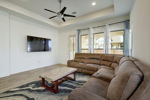 13132 Cardinal Flower Dr, Austin TX  78739 exterior