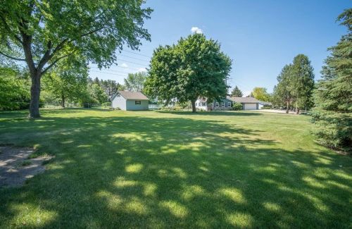 8041 Edge O Woods Dr, Milwaukee, WI 53223-3312