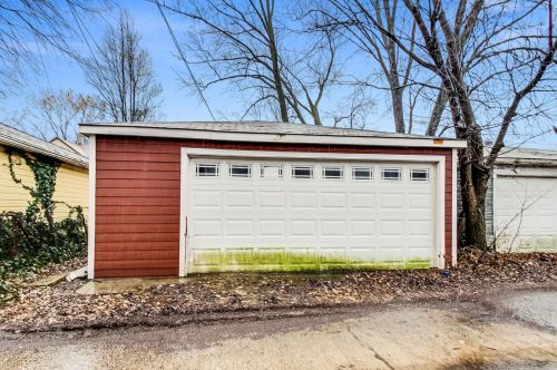 1832 Estes Ave, Chicago IL 60645-2904 exterior