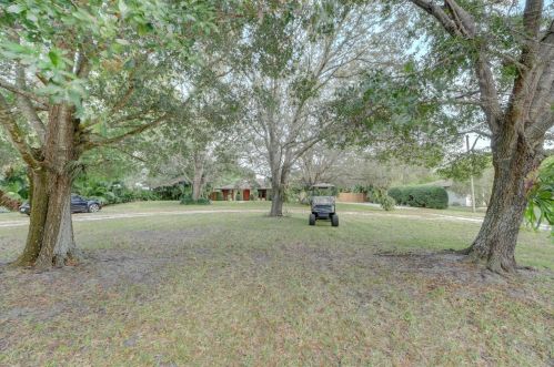 5406 Palmetto Dr, Fort Pierce FL 34982-7481 exterior