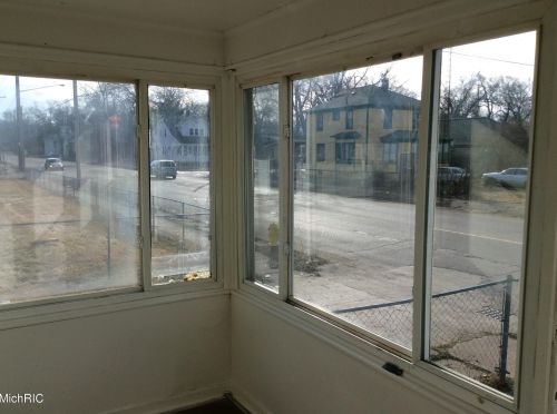 210 Hackley Ave, Meskegon MI 49444-1060 exterior