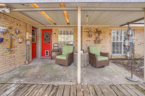 1800 Lk Dr, Huntsville TX exterior