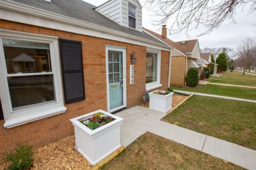 3240 80th St, Milwaukee, WI 53222-3804