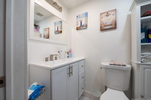 152 New Canaan Ave, Norwalk CT 06850-1916 exterior