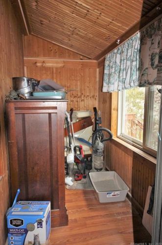 16 Burtville Ave, Derby CT 06418-2102 exterior