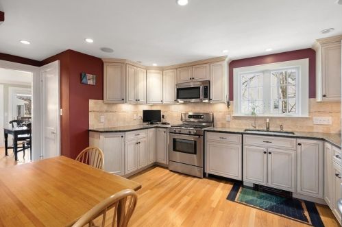 111 Upland Ave, Newton MA 02461-2112 exterior